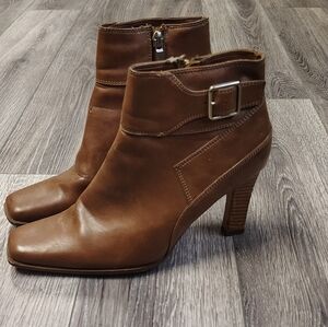 Predictions Vintage Chic Brown Leather Heeled Boots 7.5